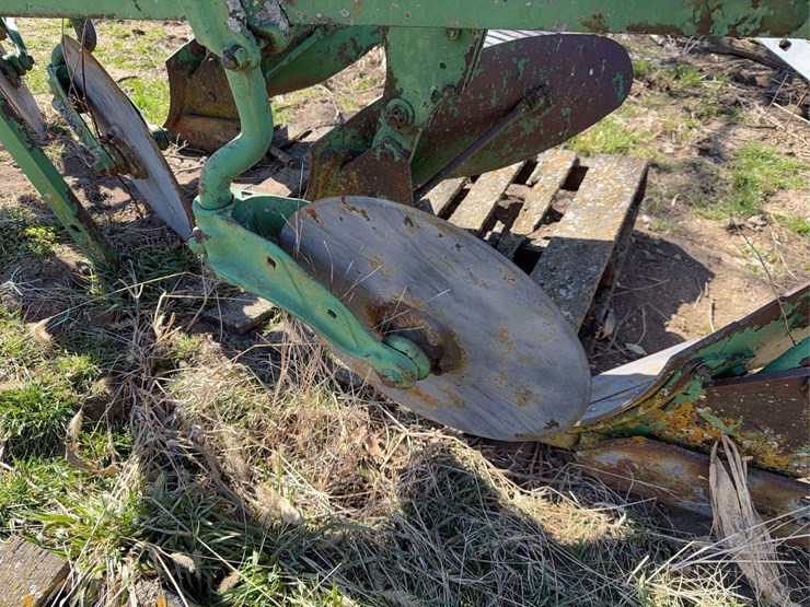 john-deere-three-point-three-bottom-plow-image-18