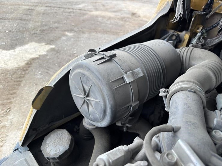 2016-caterpillar-2c6000-image-36