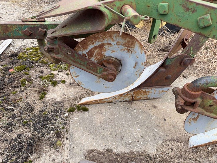 john-deere-two-bottom-plow-image-12