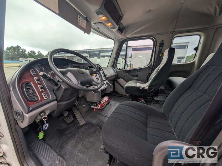 2012-freightliner-m2-stakebed-truck-image-21