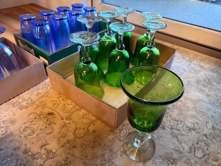 (8)-green-stemware-glasses-image-1