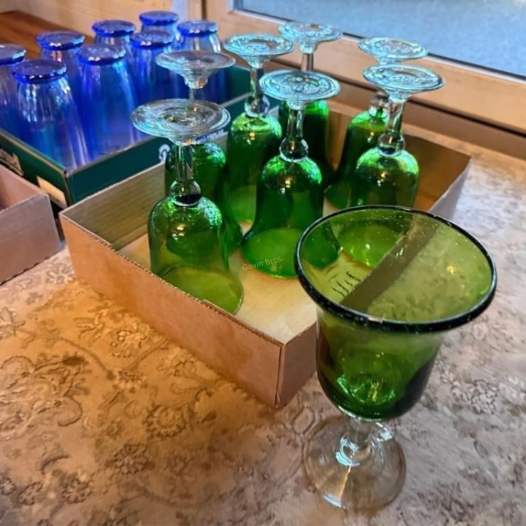 (8) Green Stemware Glasses