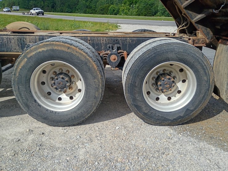 #24861-•-1988-freightliner-flc-dump-truck-image-101