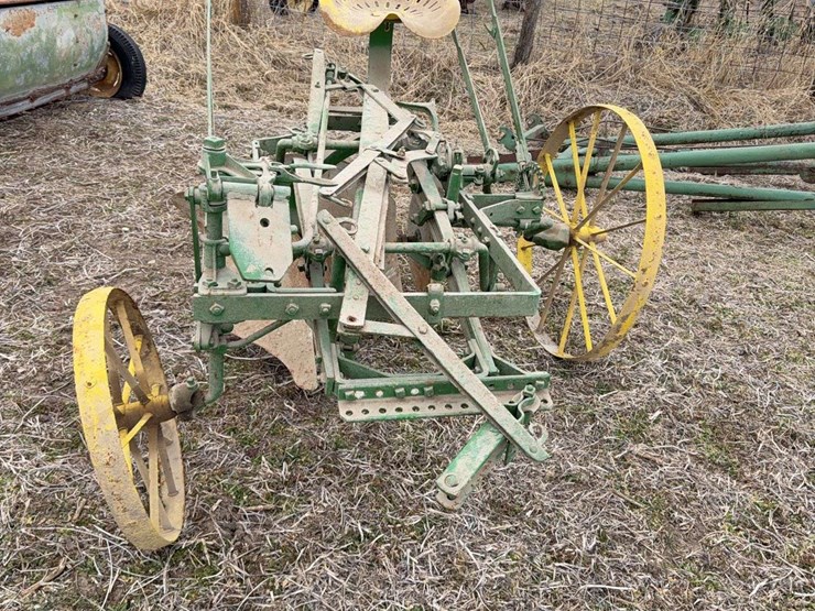 john-deere-two-bottom-plow-image-8