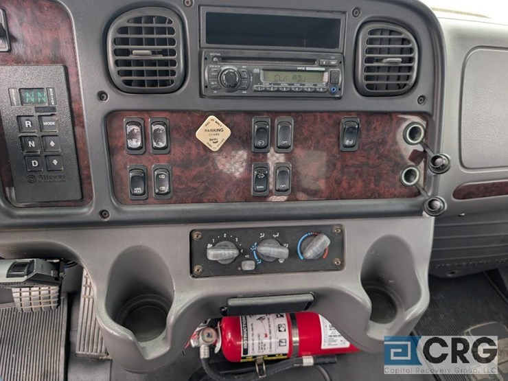 2012-freightliner-m2-stakebed-truck-image-19