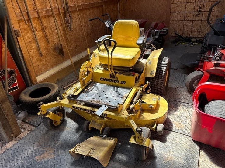 great-dane-chariot-jr-zero-turn-mower-image-3