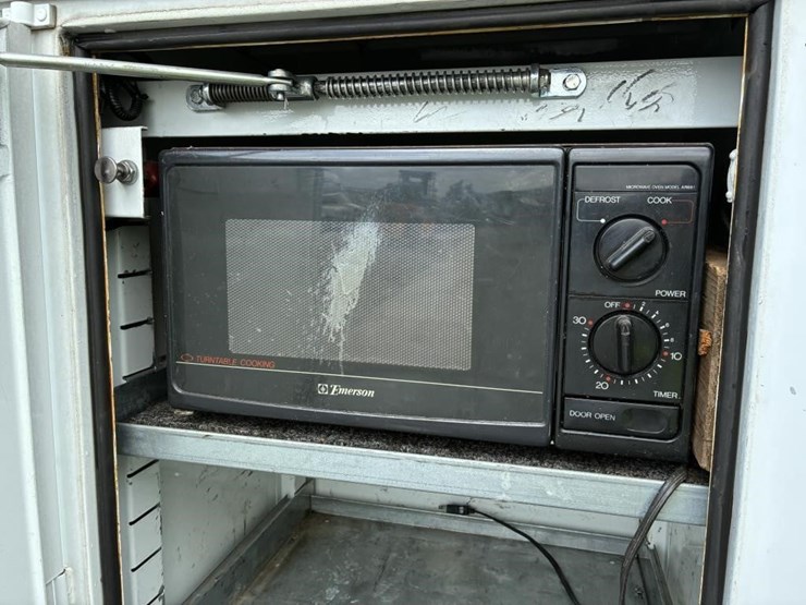 2002-ford-f550-image-17
