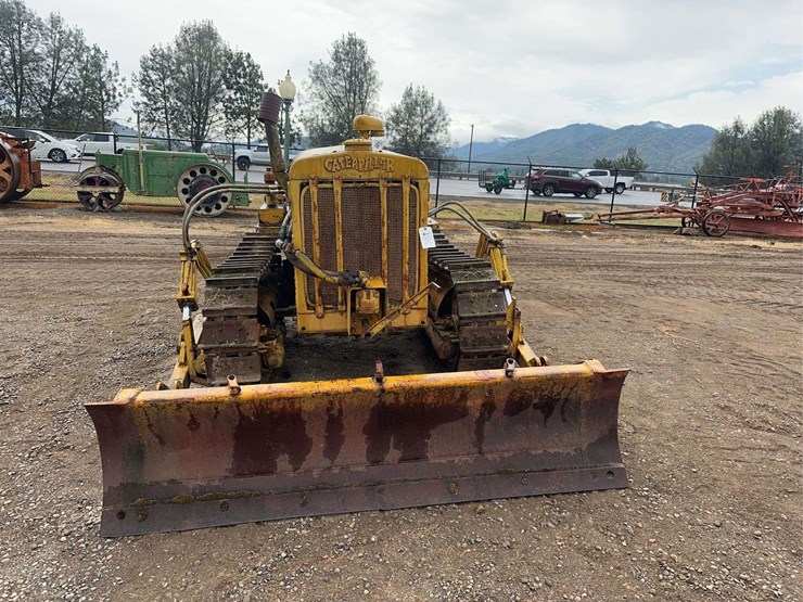 caterpillar-fifteen-image-8