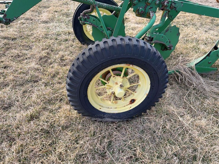 john-deere-pull-type-no.-44-two-bottom-plow-image-9