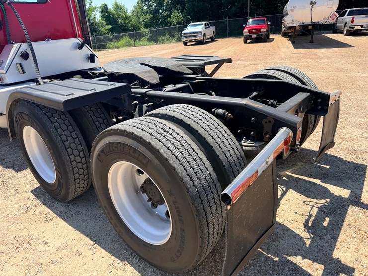 2016-freightliner-122sd-image-46