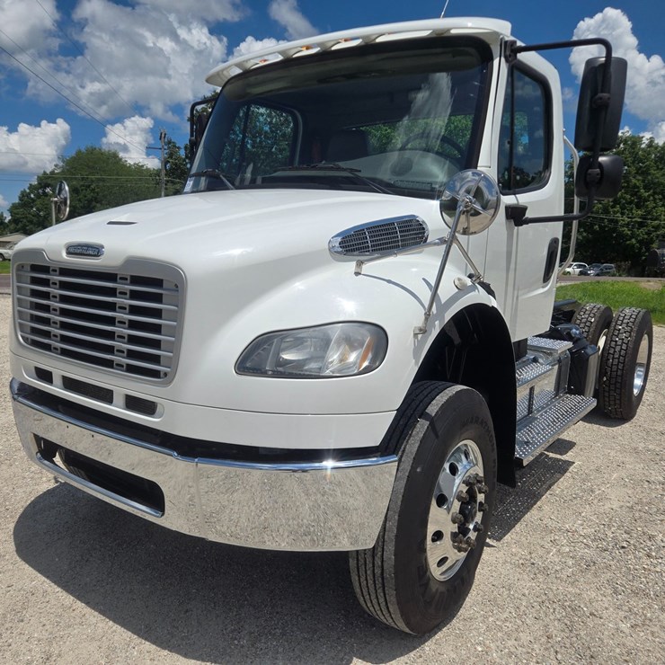 2018 FREIGHTLINER M2 106