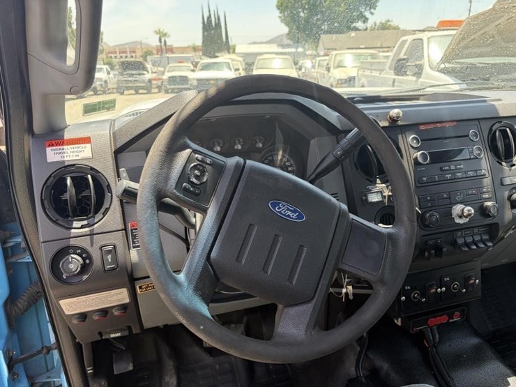 2013-ford-f550-image-26
