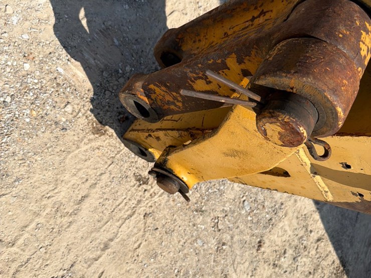 2000-deere-710d-image-131