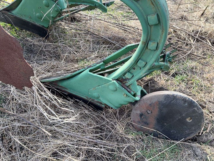 john-deere-pull-type-two-bottom-plow-image-20