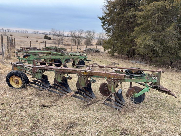 john-deere-pull-type-four-bottom-plow-image-6