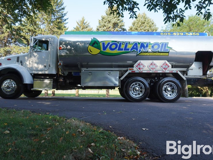 2004-peterbilt-330-image-4