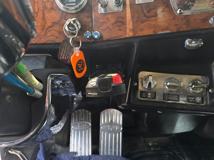 2000-peterbilt-379-image-94