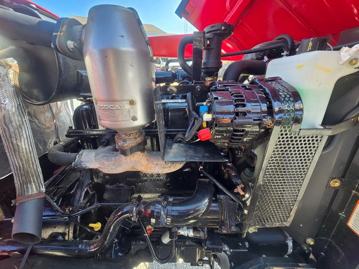 2023-mahindra-4550-image-31