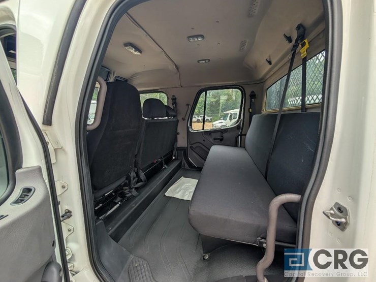 2018-freightliner-m2-stakebed-truck-image-6