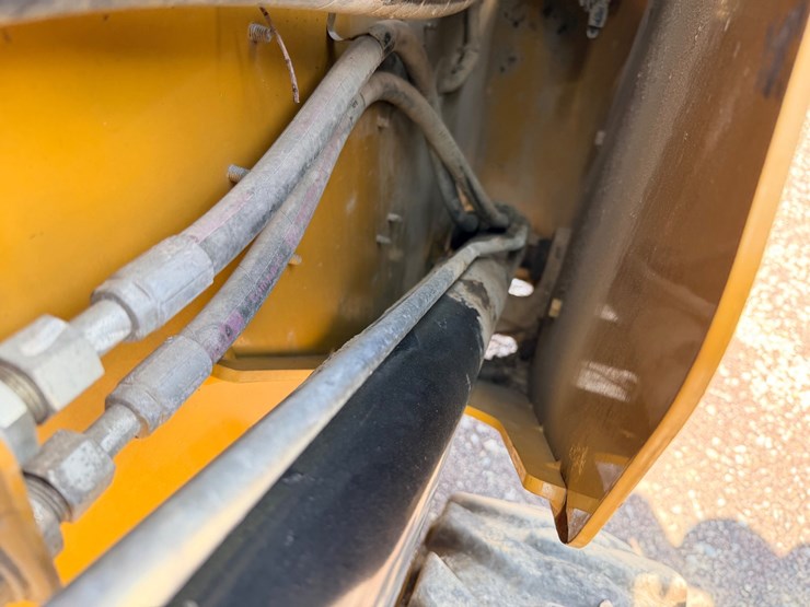 2014-caterpillar-272d-image-75