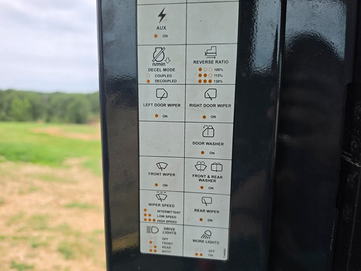 2015-deere-700k-image-45