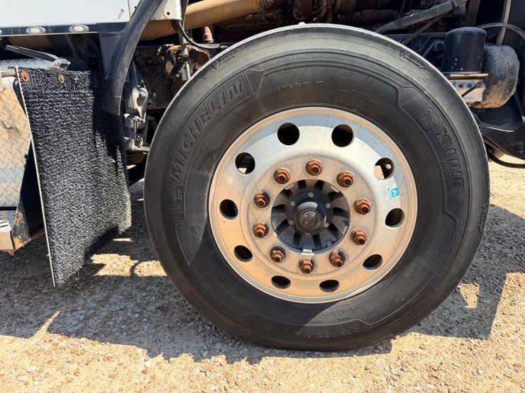 2010-kenworth-t800-image-35