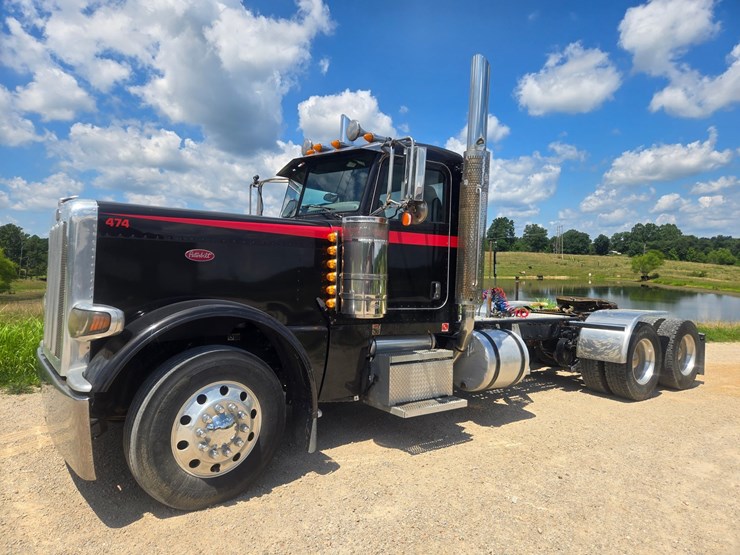 2016-peterbilt-389-image-4