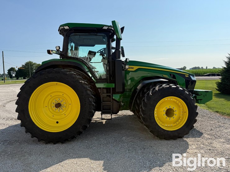 2025-john-deere-8r-340-image-4
