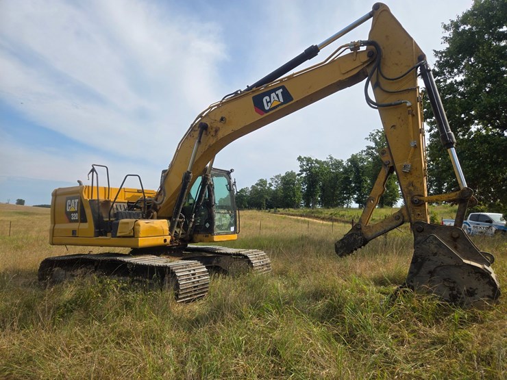 2019-caterpillar-320-image-19