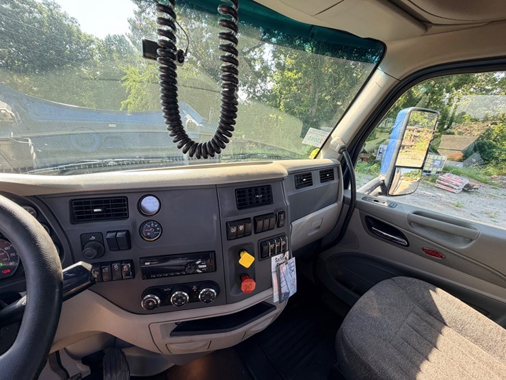 2021-peterbilt-579-image-118