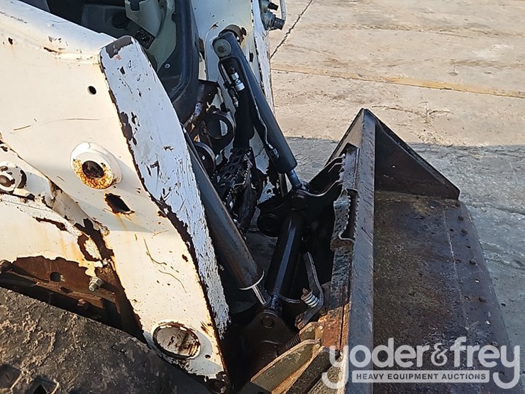 2015-bobcat-t750-image-13