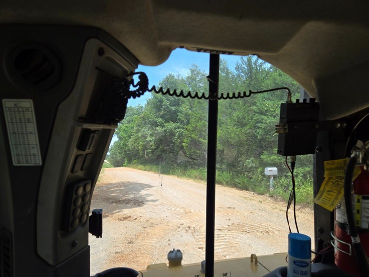 2019-caterpillar-d6-image-41