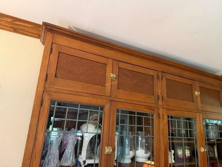 large-leaded-glass-door-cabinet-image-5