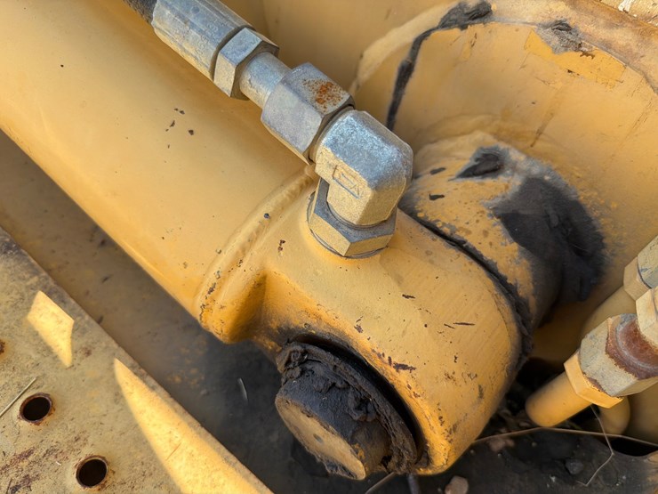 2000-deere-710d-image-48