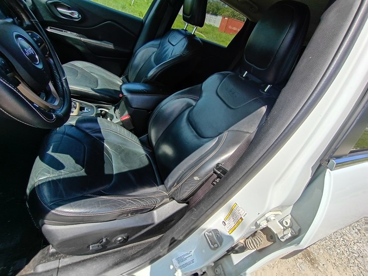 2014-jeep-cherokee-image-28