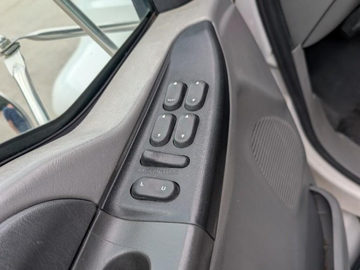 2010-ford-f650-image-24