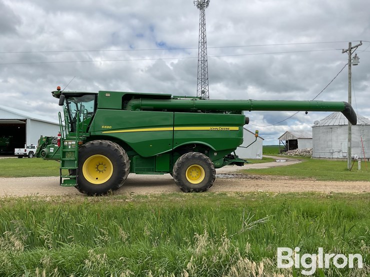 2017-john-deere-s690-image-8