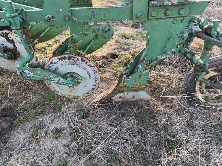 john-deere-pull-type-three-bottom-plow-image-19