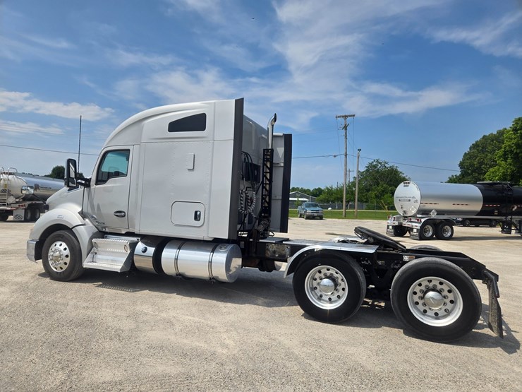 2019-kenworth-t680-image-8