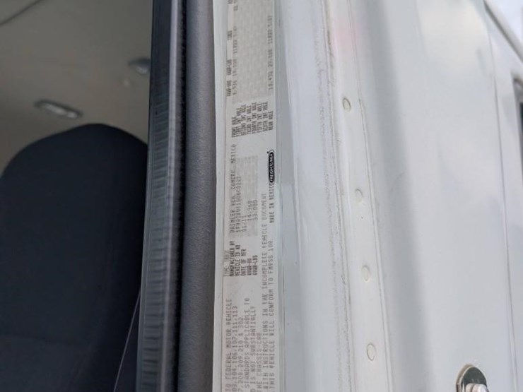 2011-freightliner-m2-stakebed-truck-image-3