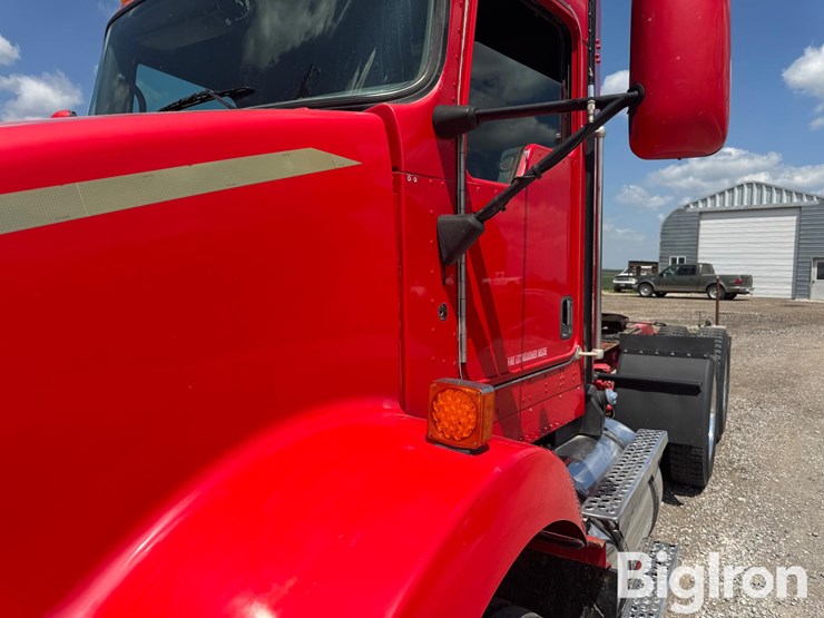 2013-kenworth-t800-image-12