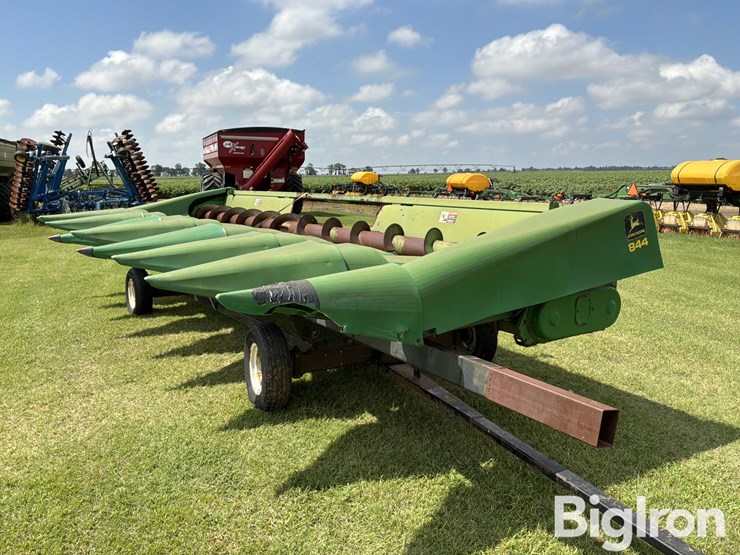 1995-john-deere-844-image-1