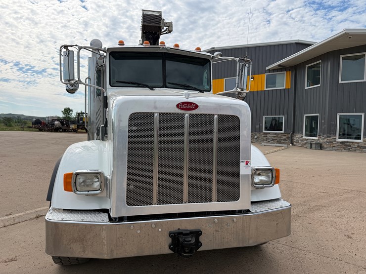 2015-peterbilt-365-image-3