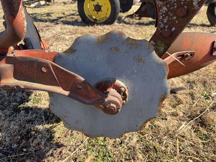 john-deere-three-point-two-bottom-plow-image-18