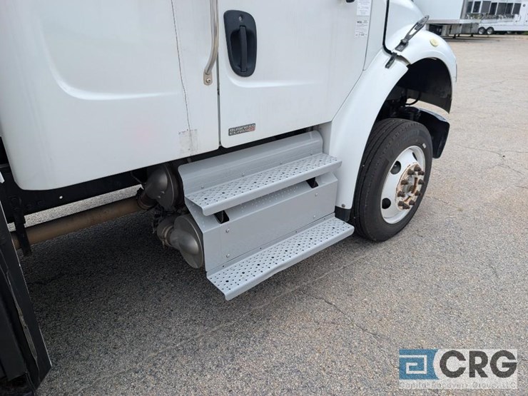 2012-freightliner-m2-stakebed-truck-image-31