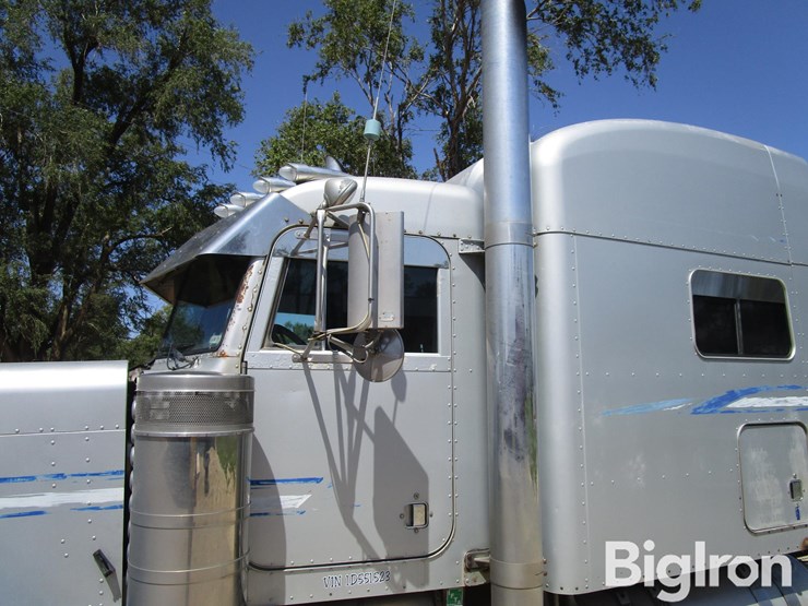 2001-peterbilt-379-image-10