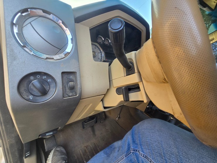 2010-ford-f350-image-35