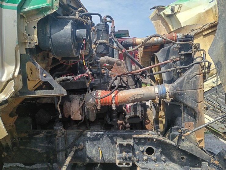 2008-sterling-l9500-image-31