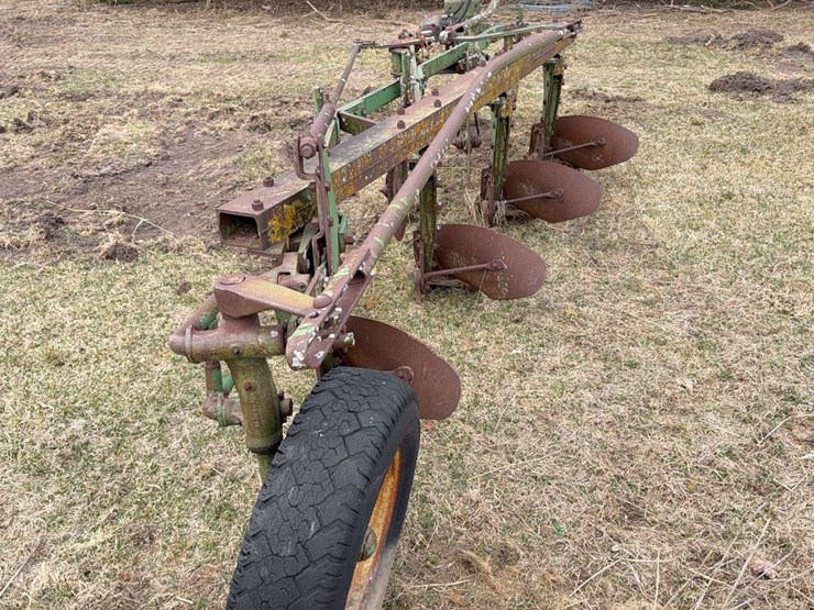 john-deere-pull-type-four-bottom-plow-image-4