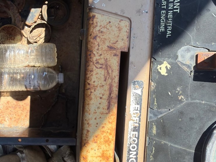 2000-deere-710d-image-31